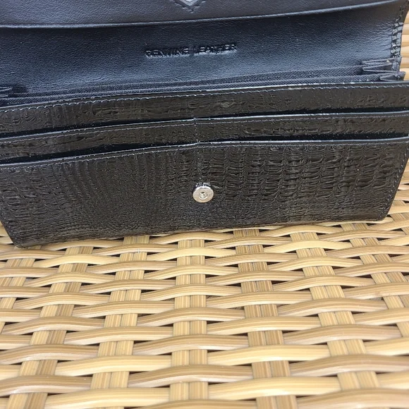 Silverlake Black Leather Crocodile Embossed Wallet Clutch Silver Buckle Accent - Picture 13 of 16